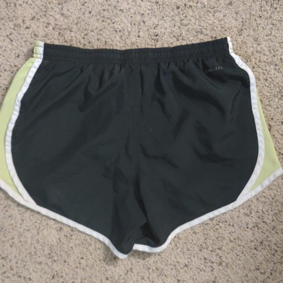 Kid's Nike Dri-Fit Shorts - Picture 2 of 3